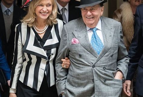 brenda wright wife of barry humphries|Inside the complicated family life of Barry Humphries aka Dame。